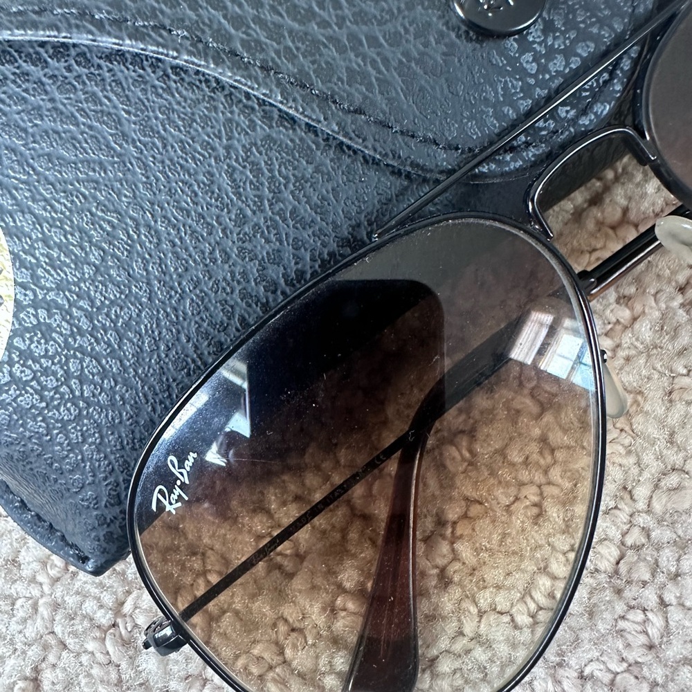 Ray-Ban Aviator Sunglasses Black Frame with Brown Gradient Lenses